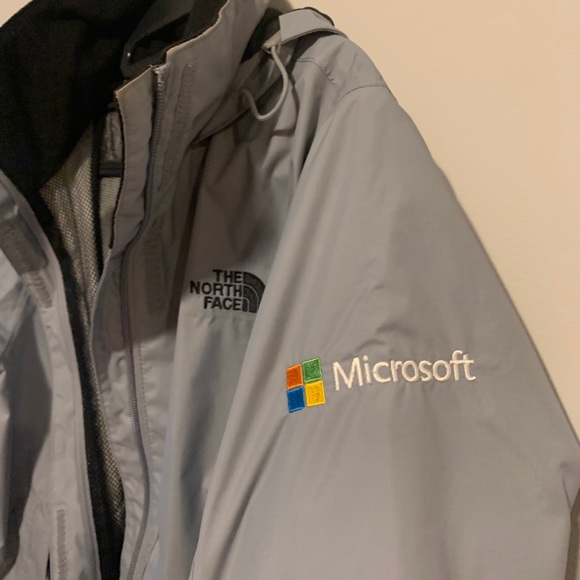 North Face Rain Coat with a Logo - Picture 4 of 16